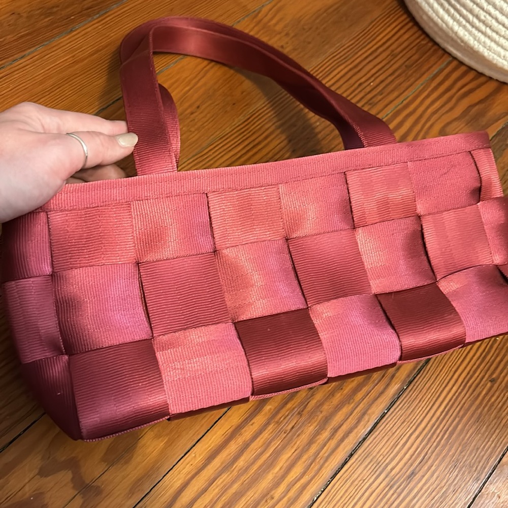 Harvey’s Seatbelt Bag - Picture 3 of 6